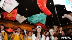 Жаштар саясатка умтулат, бирок саясат аларды кабыл алабы?