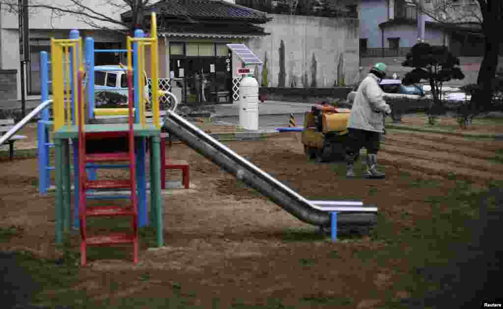 Работы по дезактивации территории в Корияме.