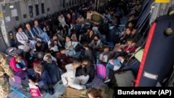 نیروهای جرمنی در ماه اگست سال ۲۰۲۱ به صد ها افغان را از میدان هوایی کابل به شهر های جرمنی و برخی از کشور های دیگر منتقل کردند.