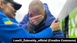 Мекенине кайтарылган украин жоокери. 2-октябрь, 2025-жыл.