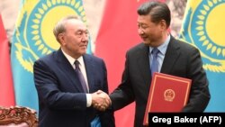 Президент Казахстана Нурсултан Назарбаев и глава Китая Си Цзиньпин на встрече в Пекине, 7 июня 2018 года. 