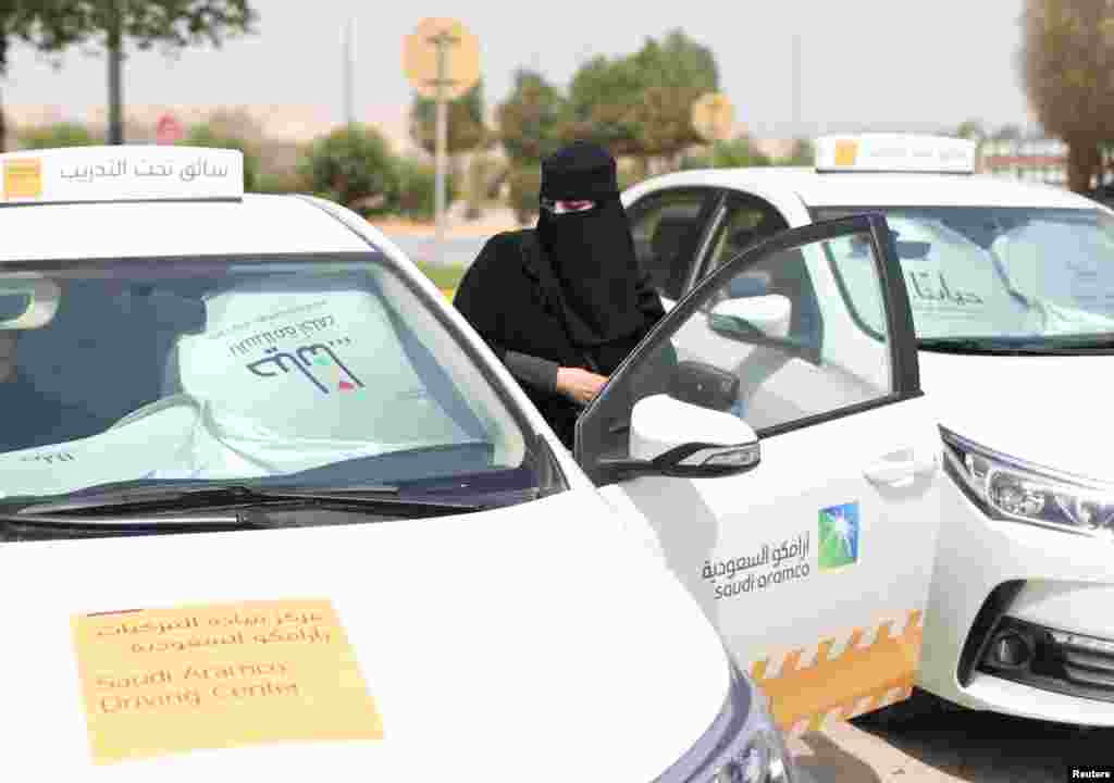 Саудовская Аравия была единственной страной в мире, запрещающей женщинам водить автомобиль. Право саудовских женщин сесть за руль активисты отстаивают с 1990 года.&nbsp;