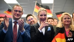 Съпредседателите на "Алтернатива за Германия" (АзГ) Тино Хрупала и Алис Вайдел след изборите за парламент през февруари