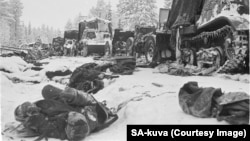 Тіла радянських військових після розгромного нападу на колону Червоної армії на Раатській дорозі в січні 1940 року