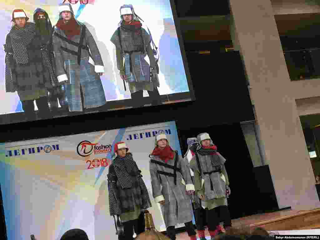 Дизайнерлердин сынагына катышууга 83 арыз түшкөн. Уюштуруучулар 58 коллекцияны тандап алышкан.