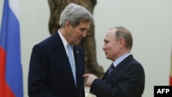 Ռուսատսանի նախագահ Վլադիմիր Պուտինն ու ԱՄՆ-ի պետքարտուղար Ջոն Քերրին, արխիվ