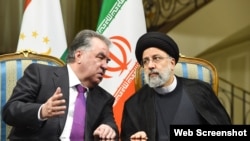 Тажикстандын президенти Эмомали Рахмон менен Ирандын президенти Ибрахим Раиси. 30-май, 2022-жыл.