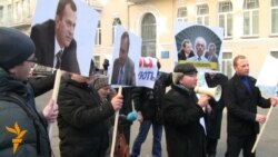 Антикорупціонери передавали звернення в Кабмін на повітряних кульках