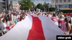 «Марш Свабоды» у Варшаве 9 жніўня 2025-га. 