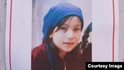 Сумаянын сөөгү 27-ноябрда Көк-Арт дарыясынын жээгинен табылган. Аны издөө учурунда таратылган сүрөт. 