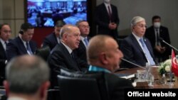 Саммит Организации тюркских государств в Стамбуле, 12 ноября 2021 года.  В западной прессе пишут, что возможность объединения тюркских народов беспокоит Россию, Иран и Китай