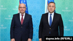 Өзбекстандын тышкы иштер министринин орун басары Фуркат Сидиков жана Кыргызстандын Коопсуздук кеңешинини төрага орун басары Таалатбек Масадыков. Ташкент. 19-ноябрь, 2021-жыл.