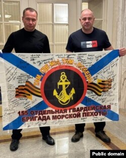 Знамя 155-й бригады морской пехоты Тихоокеанского флота, которое Виктория Николаева передала в нижнюю палату