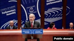 Nikol Paşinyan AŞPA-da çıxış edir. 
