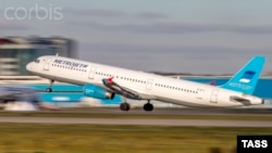 Самолет Airbus A321 компании Kogalymavia под маркой Metrojet