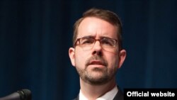 Birleşen Ştatlaryň Ýakyn Gündogardaky hem-de Günorta we Merkezi Aziýadaky dini azlyklar boýunça ýörite maslahatçysy Knox Thames.