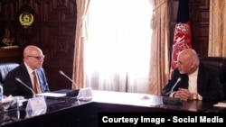 Генерал Макмастер ҳангоми мулоқот бо Ашраф Ғанӣ, раиси ҷумҳури Афғонистон