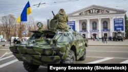 Ілюстраційне фото. Демонстрація українських поліцейських бронемашин у Маріуполі. Листопад 2015 року