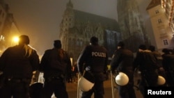 Полицейские в Вене (архивное фото)
