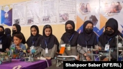 دختران ربات ساز هرات آرزو دارند دروازه همه مکاتب بار دیگر باز شود