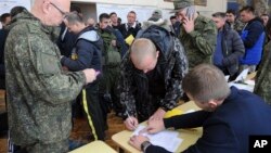 Rostovda hərbi xidmətə çağırış məntəqəsi.