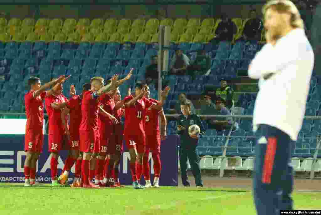 Эми Орусия курама командасы Иран, Босния жана Герцеговина командалары менен жолдоштук беттеш өткөрөрү күтүлүп жатат. Аталган команда 2024-жылы боло турган Европа чемпионатынын тандоо оюндарына катышпай турган болду. &nbsp;