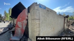 Аксай айылында талкаланган үйлөрдүн бири. 