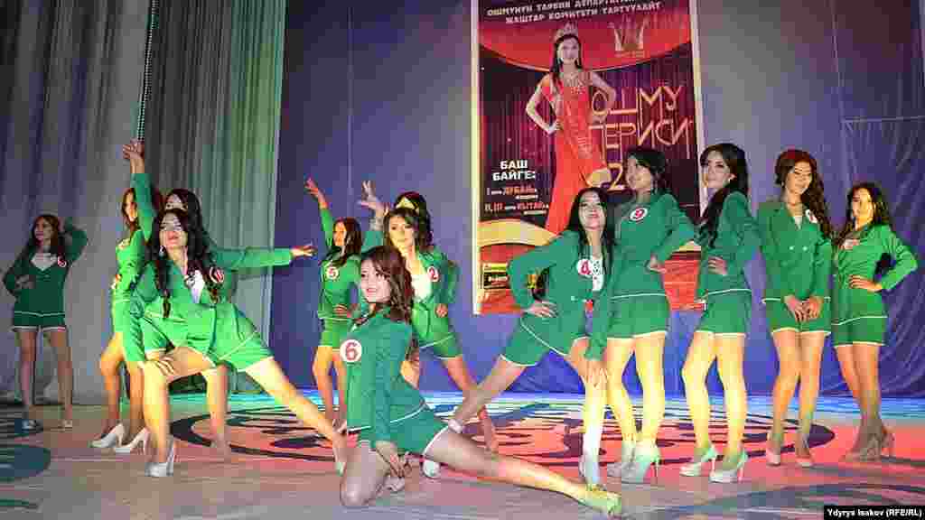 Сынак беш номинация боюнча өтөт: гран-при, &quot;ОшМУнун акыл карачачы&quot;, &quot;ажарлуу пери&quot;, &quot;таланттуу пери&quot;. Сынактын калыстары иш-чара болуп жаткан күнү ар кайсы тармакта ийгиликтүү эмгектенген адамдардан тандалат.