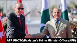 رجب طیب اردوغان، رئیس جمهور ترکیه و شهباز شریف، صدر اعظم پاکستان (تصویر آرشیف)