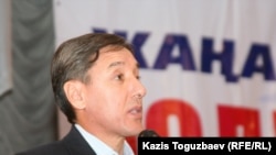 Сопредседатель ОСДП "Азат" Болат Абилов на съезде партии. Алматы, 12 февраля 2011 года.   