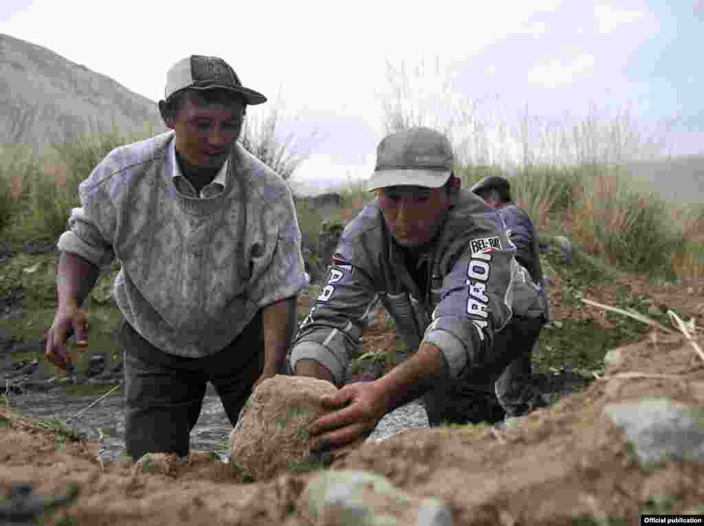 Участники проекта &quot;Продукты за работу&quot; вознаграждены за свою работу весомыми продовольственными наборами