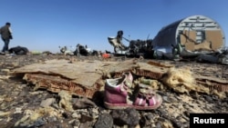 Եգիպտոս - Կործանված A321-ի բեկորները և ուղևորների ցաքուցրիվ եղած իրերը, 1-ը նոյեմբերի, 2015թ․