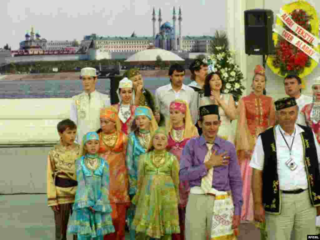 İstanbul Sabantuyı - 2009 - İstanbulda Topkapı mädäniät parkında uzgan tatar sabantuyı. Selman Yeşil fotoları © tawish.org