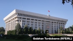 Жогорку Кеңеш. Иллюстрациялык сүрөт.