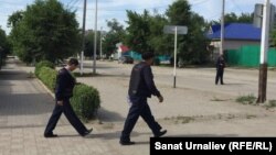 В районе спецоперации по нейтрализации подозреваемых в нападениях в Актобе. 10 июня 2016 года.