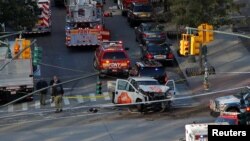 На месте нападения в Нью-Йорке.