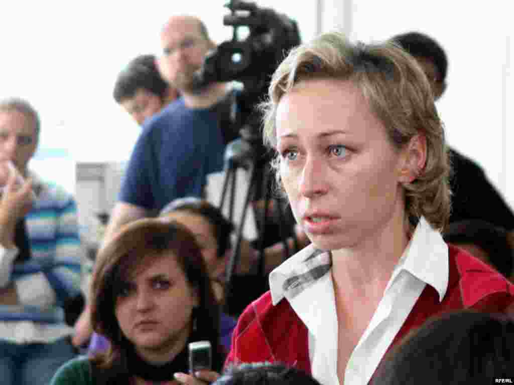 Kazakhstan - Parfyonova Natalia,  wife of Dmitry Parfyonov (the former vice-president of JSC company National Atomic Company «Kazatomprom»). Almaty,  03Jun2009 - Наталья Парфенова, супруга Дмитрия Парфенова, арестованного вице-президента компании «Казатомпром». Алматы, 3 июня 2009 года. 