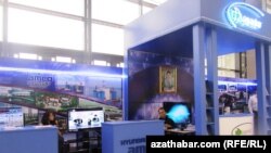 “Türkmengurluşyk-2011” sergisinde, 25-nji awgust.