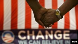 Чернокожий сенатор от Иллинойса (за кадром) указал соотечественникам путь к «более совершенному союзу»