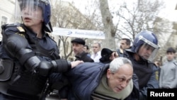 Сегодня была очередная попытка оппозиции, объединенную в так называемую общественную палату, куда входят крупнейшие оппозиционные партии, провести митинг