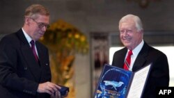 АКШнын 39-президенти Жимми Картер Нобелдин Тынчык сыйлыгынын лауреаты катары сыйланып жаткан учур. 10-декабрь, 2022-жыл.