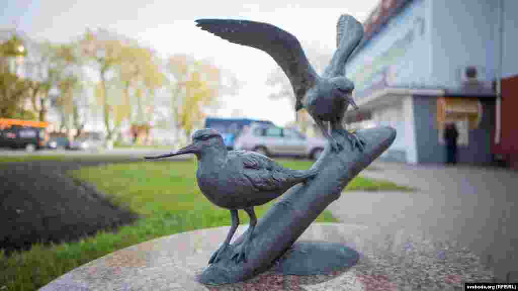 У&nbsp;2009 годзе ў&nbsp;цэнтры Турава ўсталявалі адзіны ў&nbsp;краіне помнік куліку-марадунцы. У&nbsp;2011 годзе вандалы яго зламалі, прыйшлося мяняць на&nbsp;новы