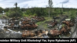 Харьковдо Орусиянын талкаланган аскердик техникасы. 