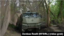 «Богдана» выезжает из укрытия на боевую позицию