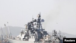 Российский противолодочный корабль "Маршал Шапошников" участвовал в операции по освобождению моряков на танкере "Московский Университет"