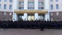 Молдова: өкмөткө каршы нааразылык