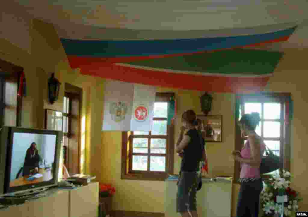 İstanbulda Tatar-Başqort yortı - 6 iyün könne İstanbulnıñ Yevropa öleşendä, İstanbul Böyekşähär bälädiäse tarafınnan tözelgän Topkapıda Tatarstan mädäniät yortınıñ açılış tantanası uzdı. Selman Yeşil fotoları © tawish.org