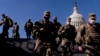 Бійці Національної гвардії проходять біля Капітолію на Капітолійському пагорбі, 14 січня 2021 року