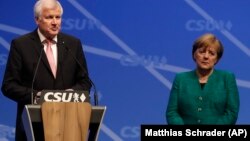 Хорст Зееховер жана Ангела Меркел. 