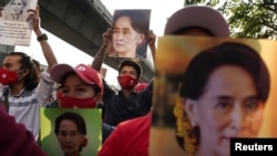 Мьянманын лидери Ауң Сан Су Чжинин тарапкерлери. 1-февраль, 2021-жыл. 